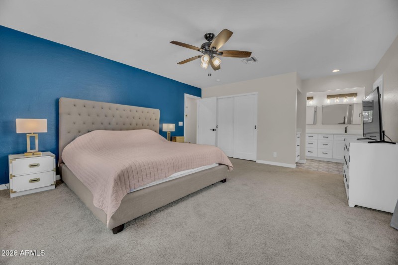 18-web-or-mls-325 E Mitchell Dr-18