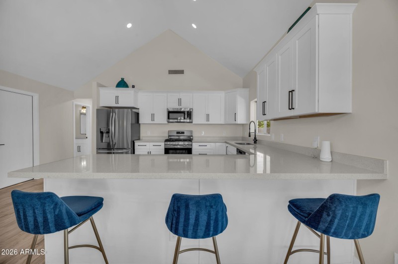 9-web-or-mls-325 E Mitchell Dr-9