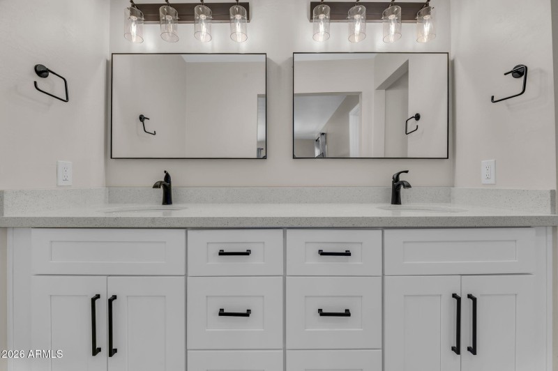 20-web-or-mls-325 E Mitchell Dr-20