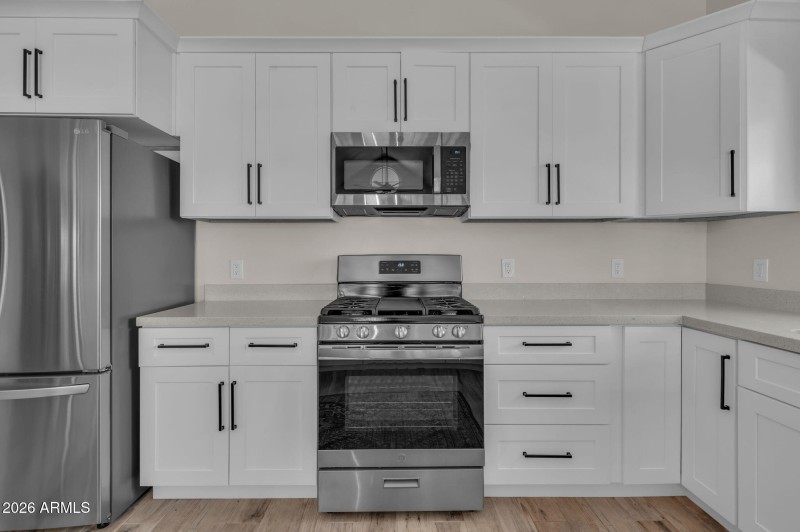 13-web-or-mls-325 E Mitchell Dr-13