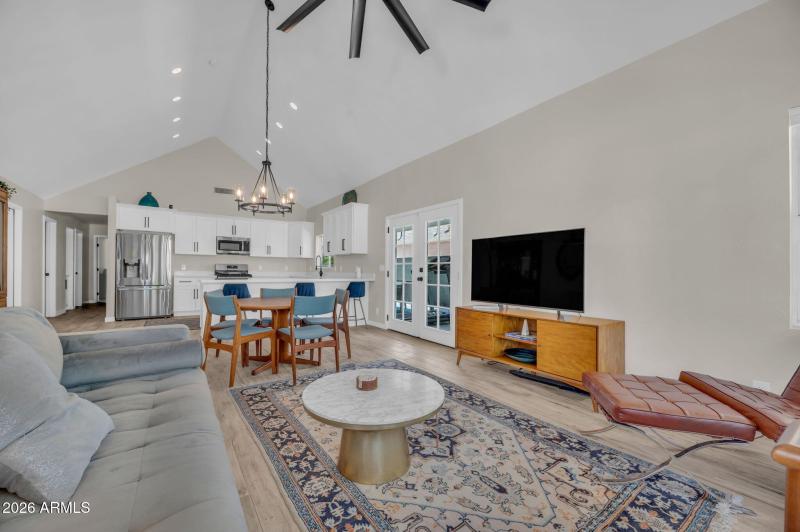 7-web-or-mls-325 E Mitchell Dr-7