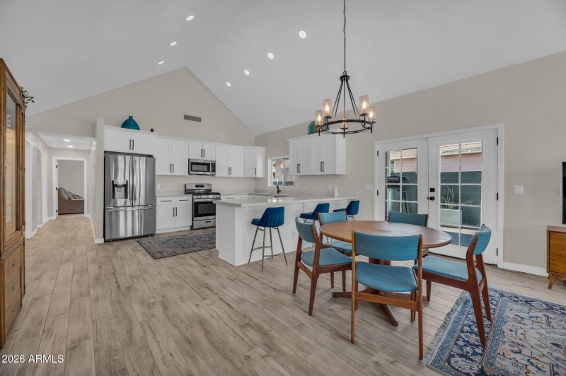 8-web-or-mls-325 E Mitchell Dr-8