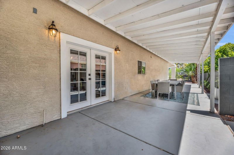 22-web-or-mls-325 E Mitchell Dr-22