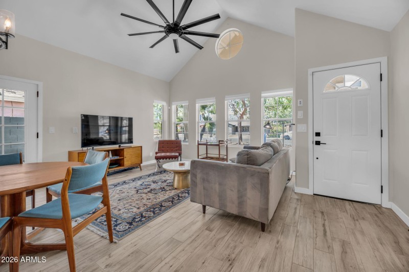 5-web-or-mls-325 E Mitchell Dr-5