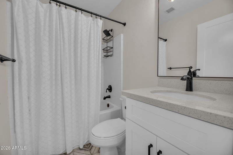 14-web-or-mls-325 E Mitchell Dr-14