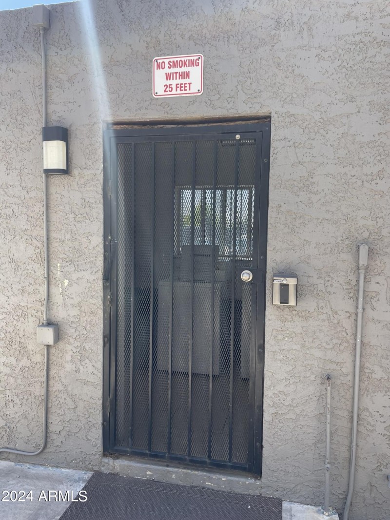 2417 W Campbell laundry (1)