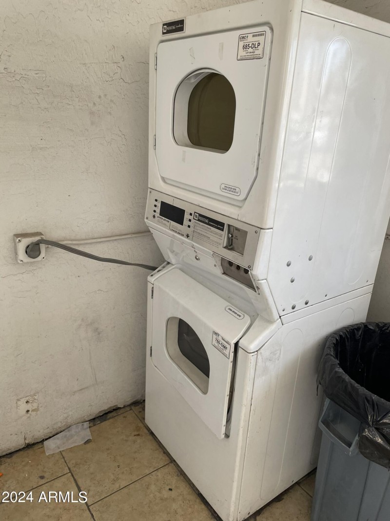 2417 W Campbell laundry (3)
