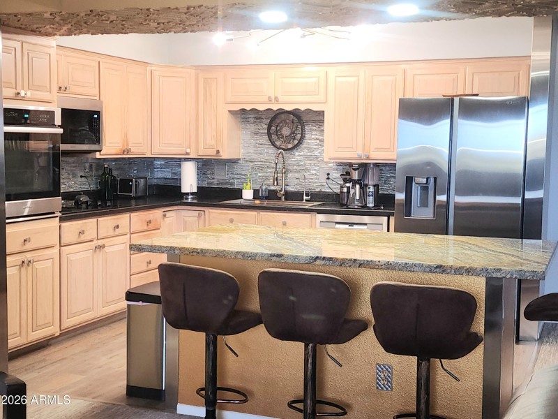 4) 65830-6997594cbdd87