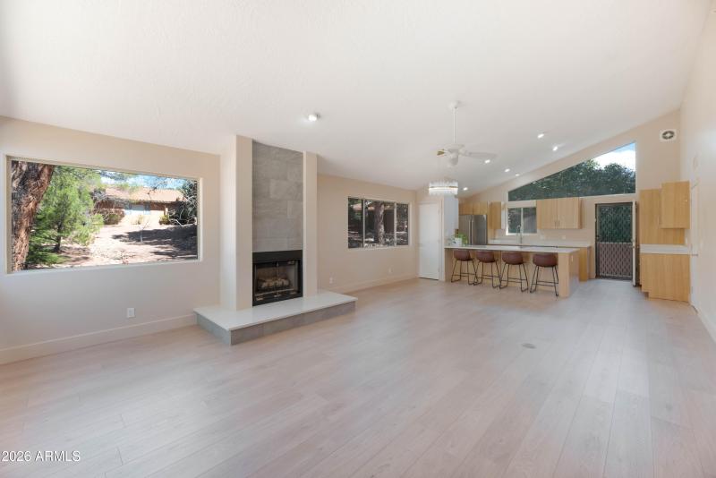 77_Morning_Sun_Dr-11