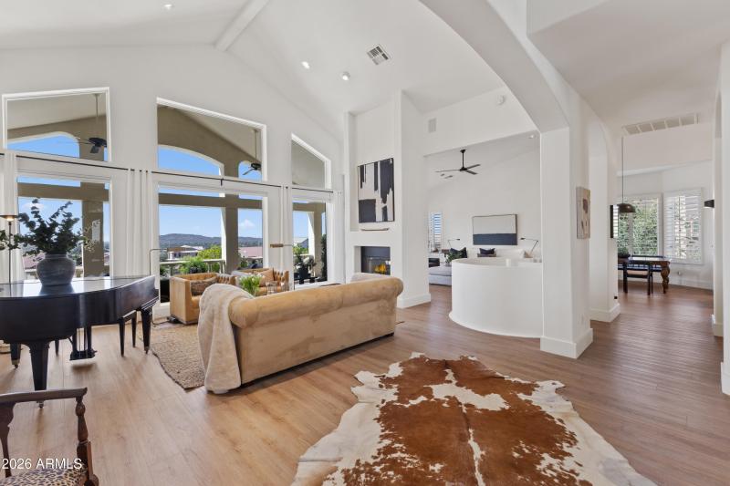 1455 E Victor Hugo Ave------8