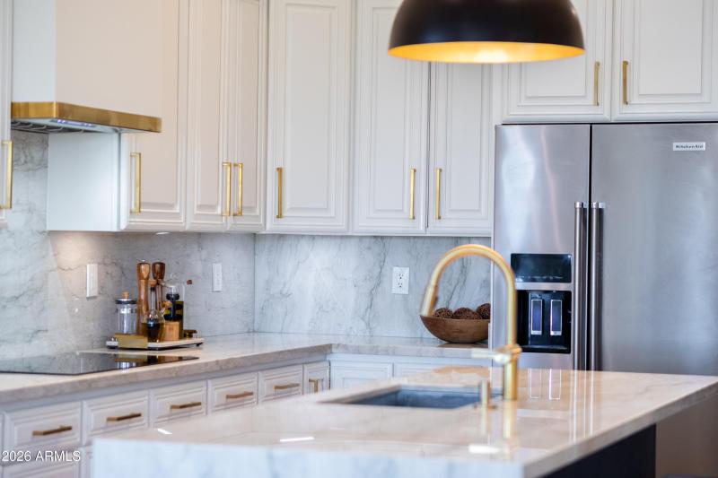 1455 E Victor Hugo Ave------20