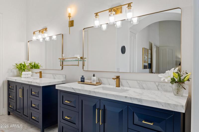 1455 E Victor Hugo Ave------36