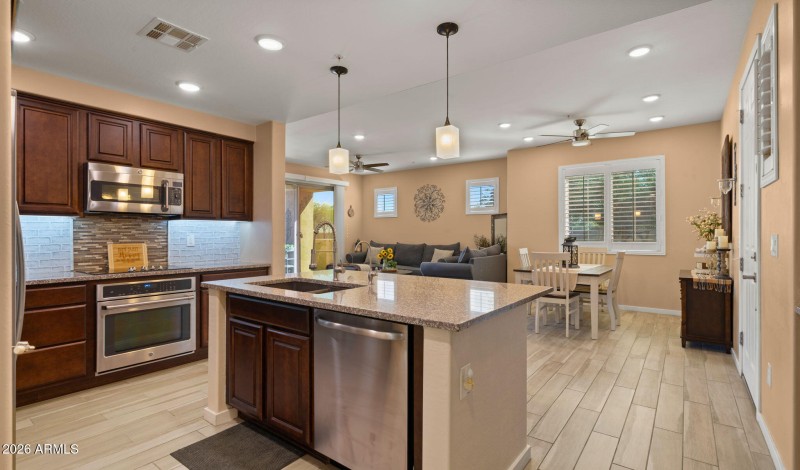 6-web-or-mls-Kitchen1