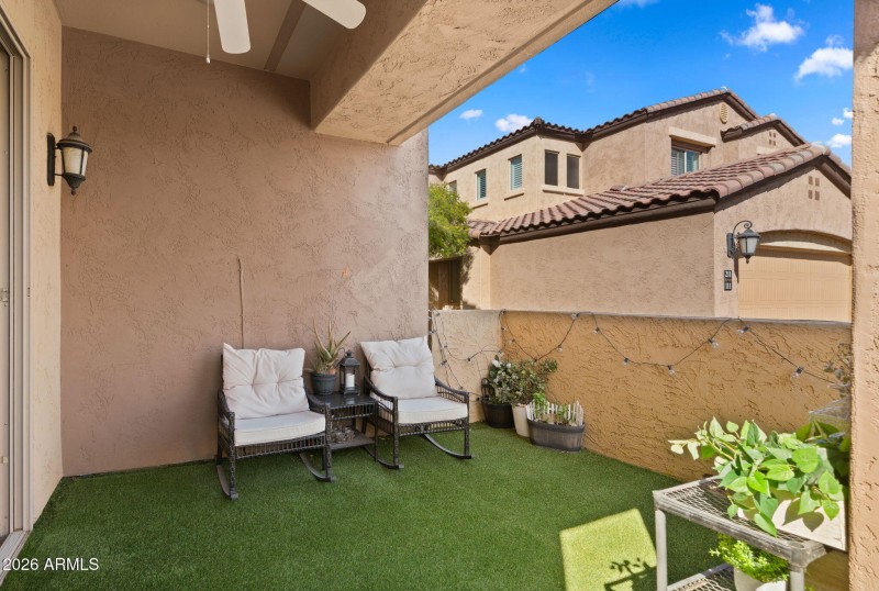 17-web-or-mls-Balcony1