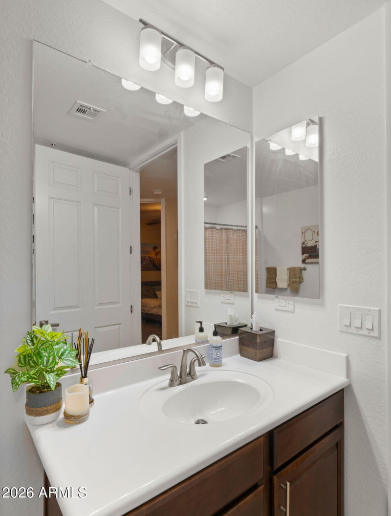 20-web-or-mls-Full Bathroom3