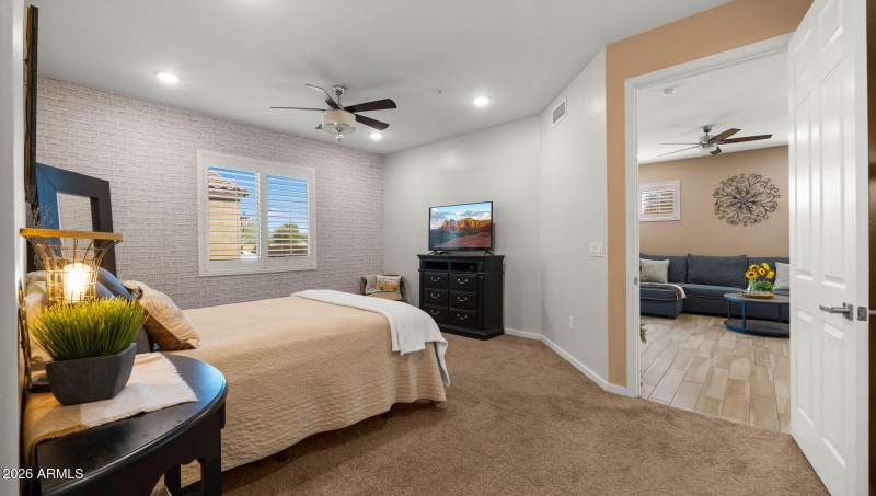 25-web-or-mls-Primary Bedroom3