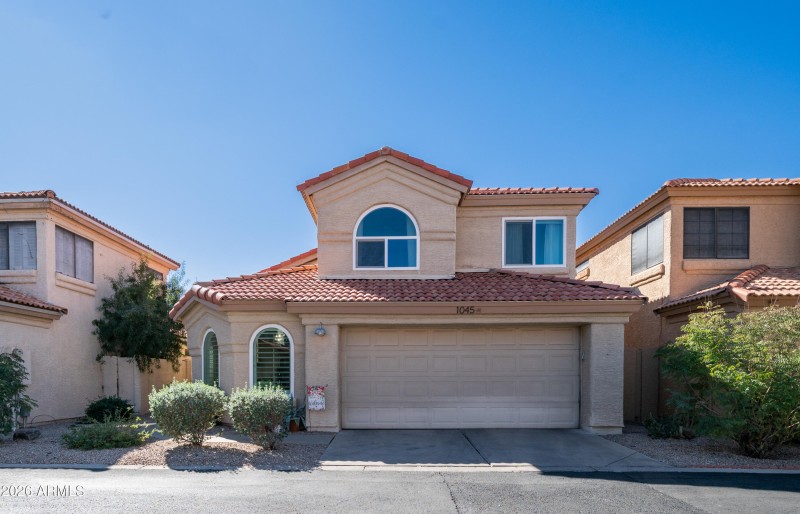 1045 E Sunburst Ln-2