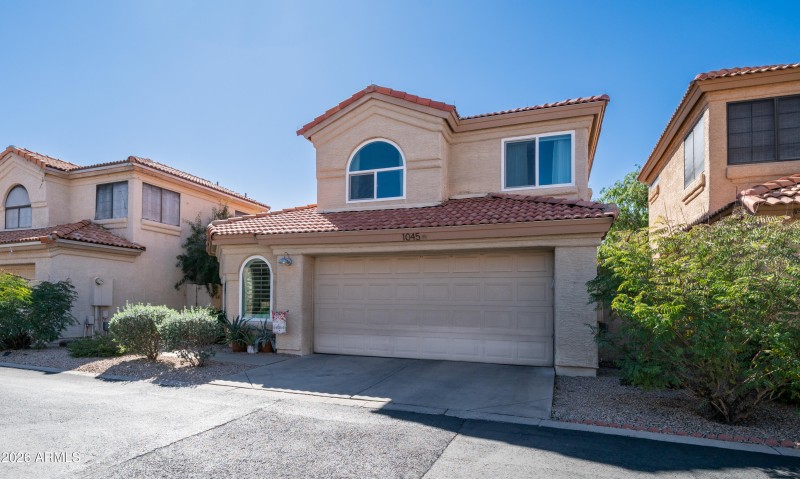 1045 E Sunburst Ln-3