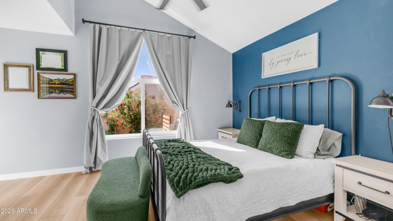 1045 E Sunburst Ln (2)