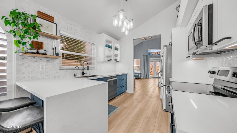 1045 E Sunburst Ln (13)