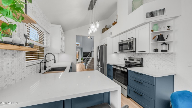 1045 E Sunburst Ln (14)