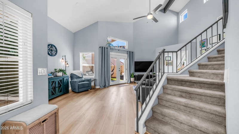 1045 E Sunburst Ln (15)