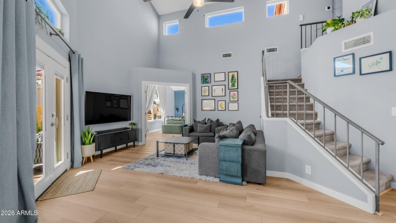 1045 E Sunburst Ln (17)