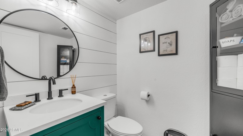 1045 E Sunburst Ln (22)