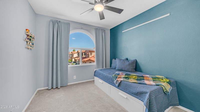 1045 E Sunburst Ln (25)