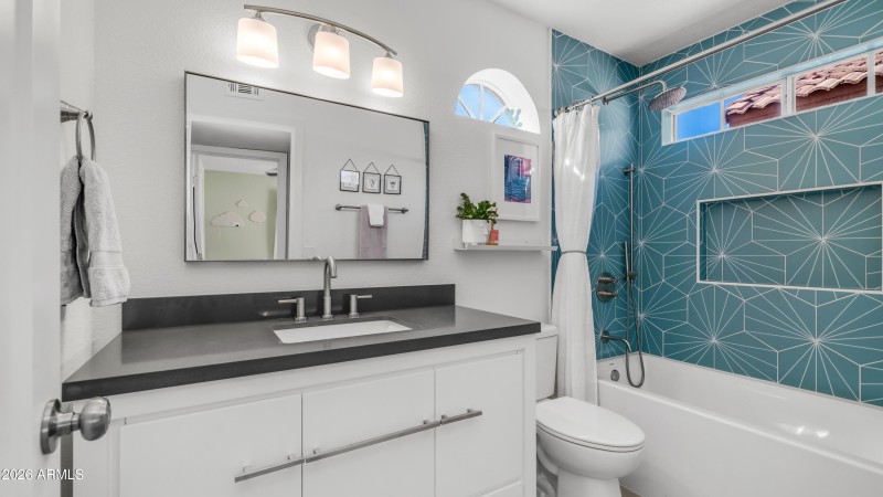 1045 E Sunburst Ln (27)