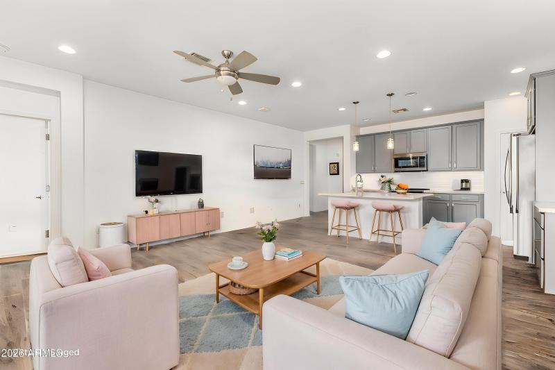 12-181st - Living Room - Standard - 1.jp