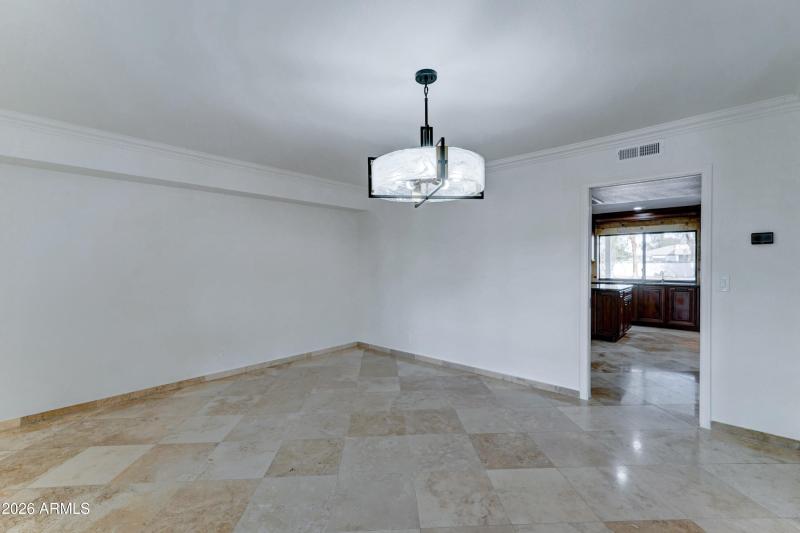 Formal dining room access to kitchen