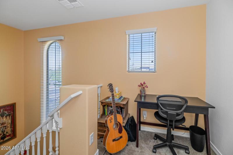 3932 E Melinda Dr-large-011-015-3932 E M