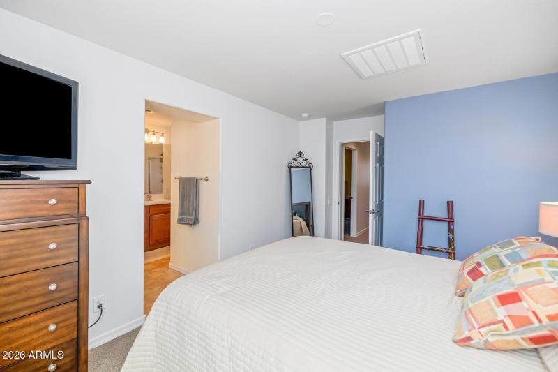 3932 E Melinda Dr-large-013-023-3932 E M