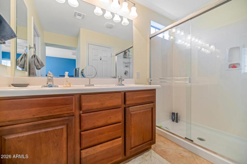 3932 E Melinda Dr-large-014-011-3932 E M