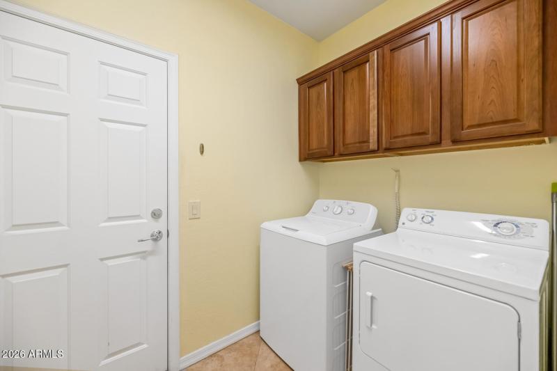 3932 E Melinda Dr-large-020-032-3932 E M