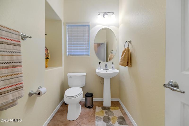 3932 E Melinda Dr-large-021-030-3932 E M