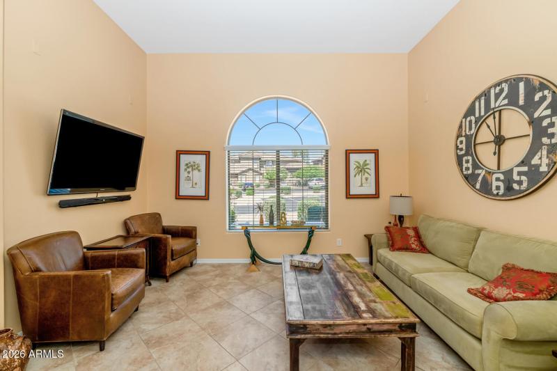 3932 E Melinda Dr-large-022-028-3932 E M