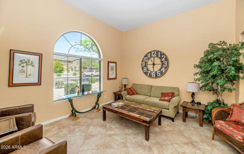 3932 E Melinda Dr-large-023-008-3932 E M