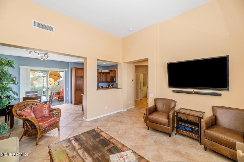 3932 E Melinda Dr-large-024-029-3932 E M