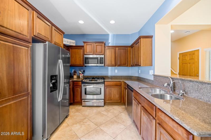 3932 E Melinda Dr-large-027-026-3932 E M