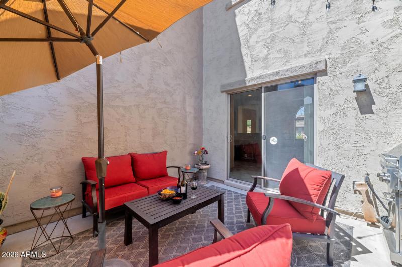 3932 E Melinda Dr-large-032-033-3932 E M