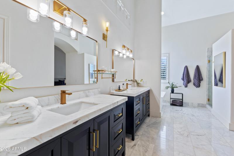 1455 E Victor Hugo Ave------33