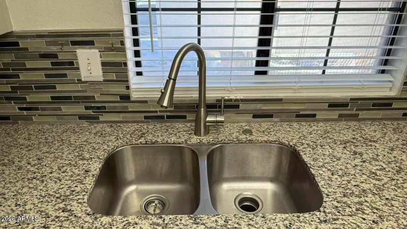 20251006220734385123000000-o