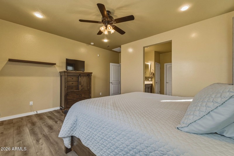 16-web-or-mls-21368 N Cecil Ct-16