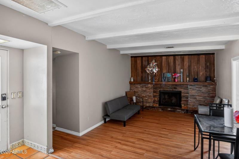 07_9840_Eighth_St_Mayer_AZ_86333_USA-Liv