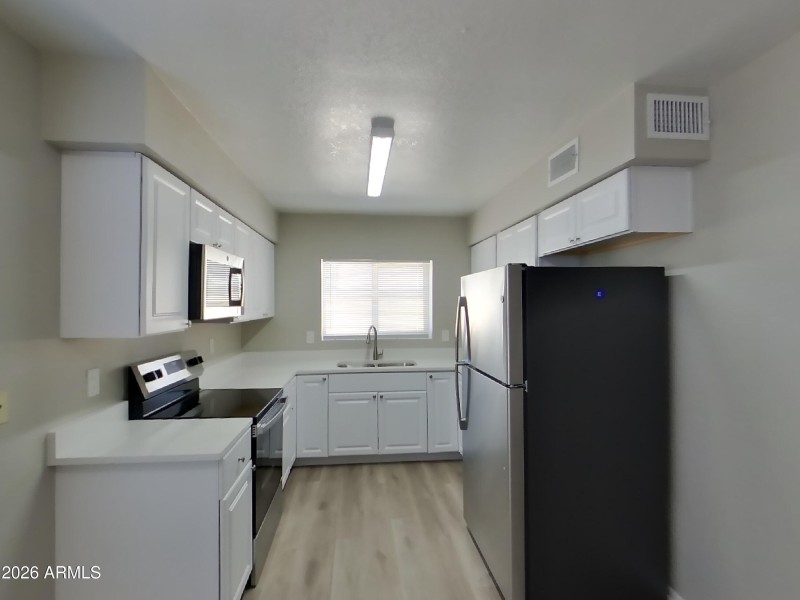 4_pc_IhSHAHrF7W_oNwZFp2qaz_other_room_eF