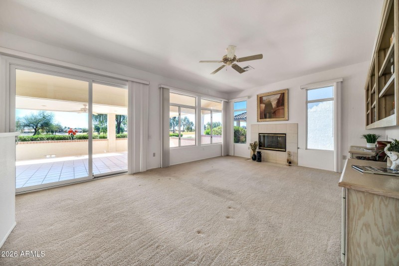 GREAT ROOM TOWARDS GOLF