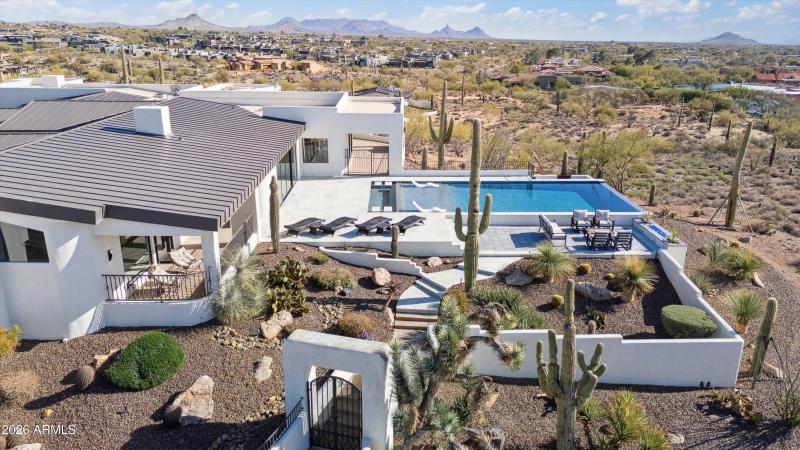 Infinity Edge Pool, Spa