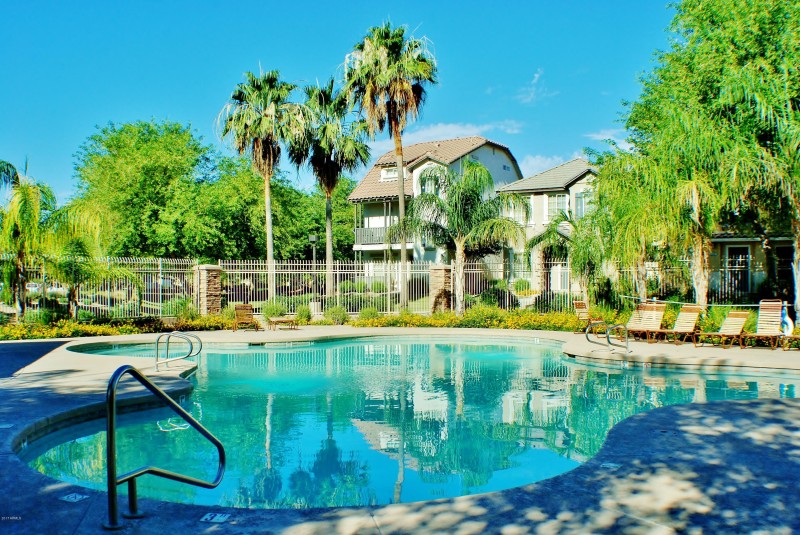 Gardens Swimming Pool (1)